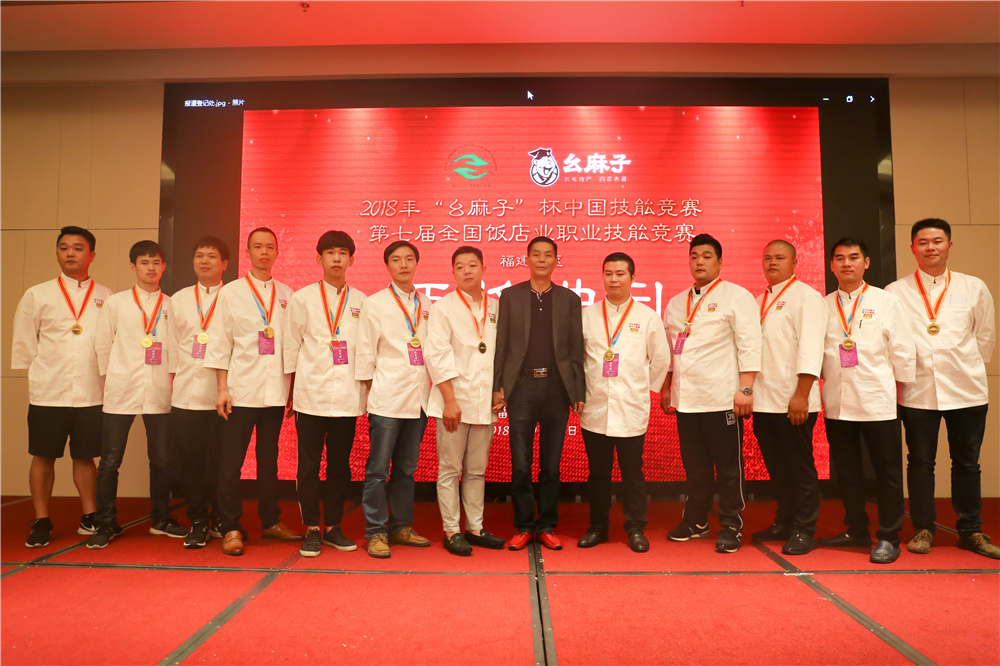 ����ҫ������ �����¶���ѧ���¶ᡰȫ������ҵְҵ���ܾ�����8ö���ƣ�14ö���ƣ�8ö