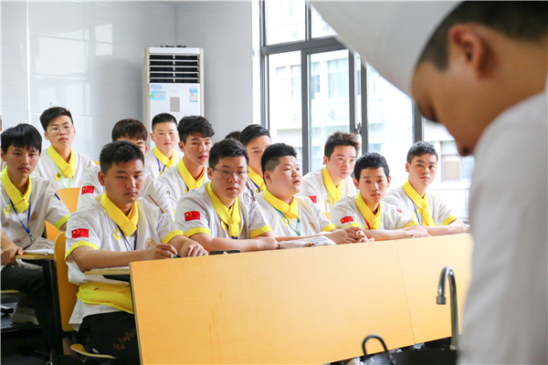 �����¶������ѧУ