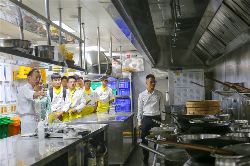 �����¶������ѧУʦ���߽�����Ƶ꼰�������Ĳι�ѧϰ