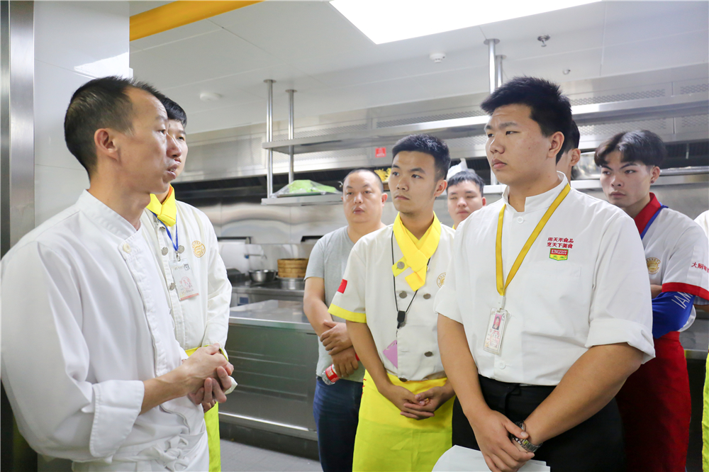 �����¶������ѧУʦ���߽�����Ƶ꼰�������Ĳι�ѧϰ