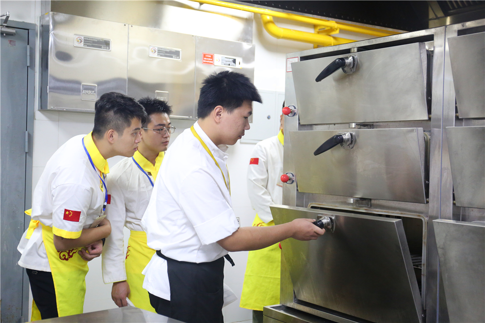 �����¶������ѧУʦ���߽�����Ƶ꼰�������Ĳι�ѧϰ