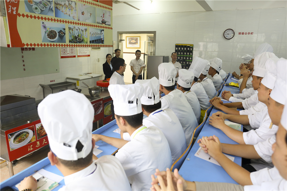 ��ҵ��У��ѵ