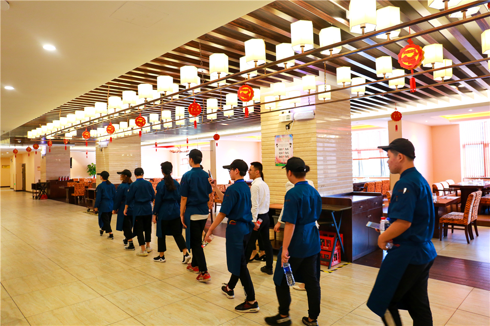 �����¶������ѧУʦ���ι��������������Ϸ��