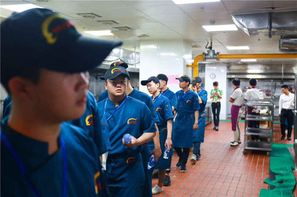 �����¶������ѧУʦ���ι��������������Ϸ��