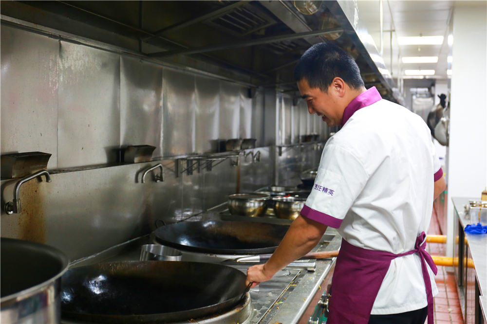 �����¶������ѧУʦ���ι��������������Ϸ��