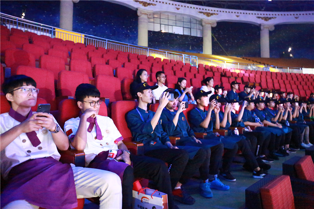 �����¶������ѧУʦ���ι��������������Ϸ��