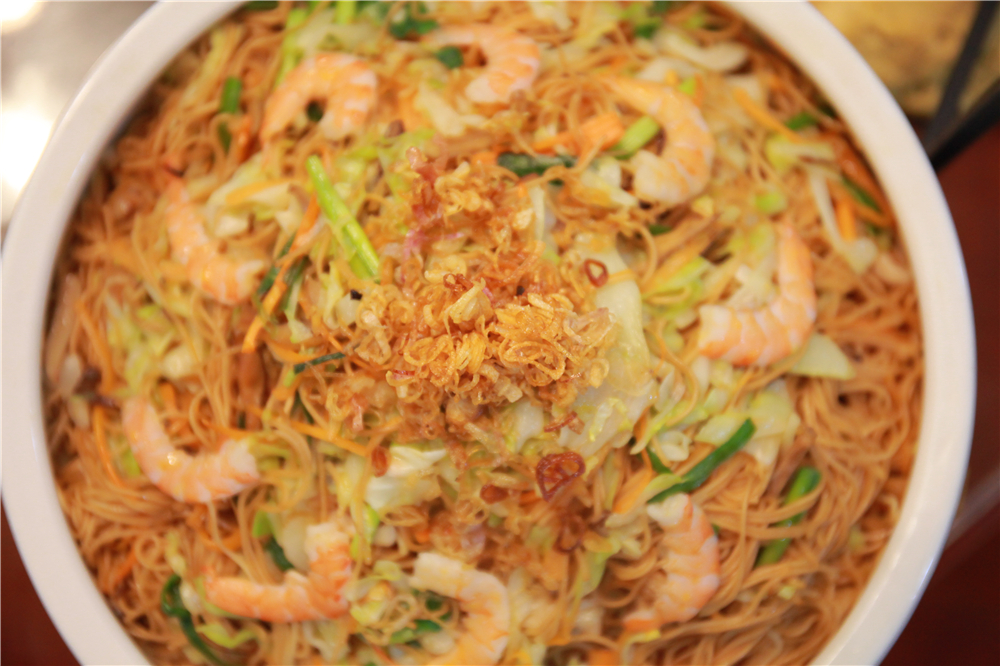 ������ɫ���׷�