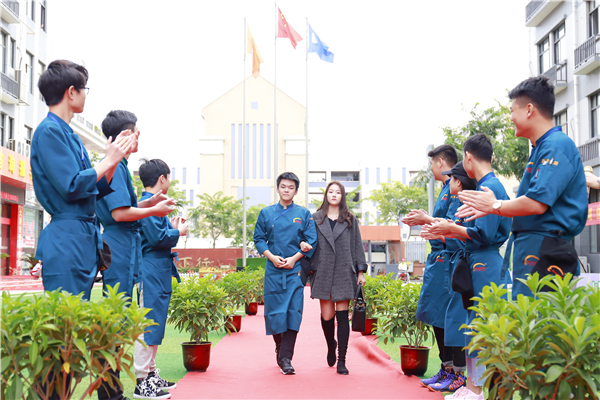 �����¶������ѧУ