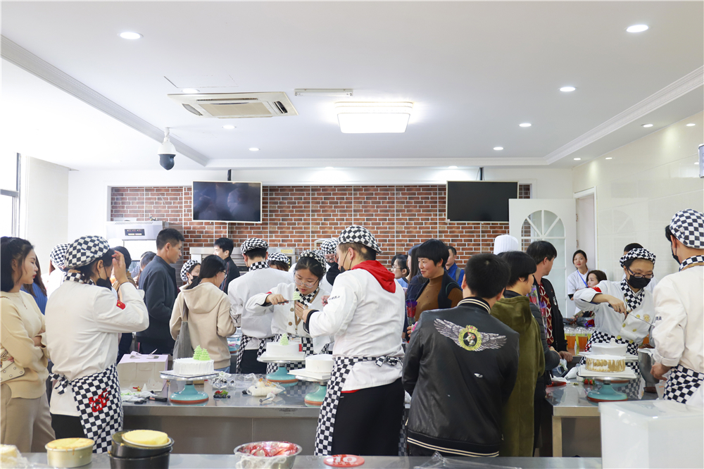 �Ҹ�ζ��30�꣬ʥ���ڼҳ������