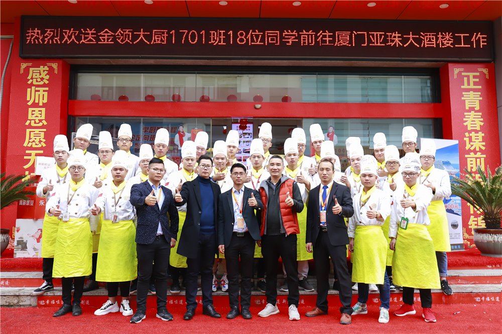 �����¶������ѧУ���ͱ�ҵ��ǰ��������¥������