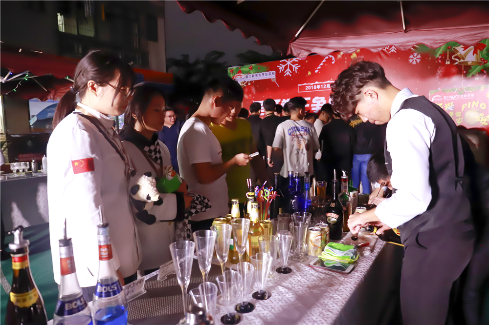 2018��ḻ��У԰�