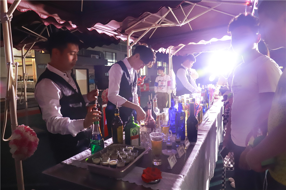 2018��ḻ��У԰�