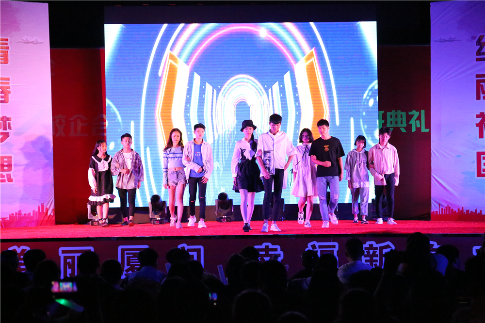 2018��ḻ��У԰�