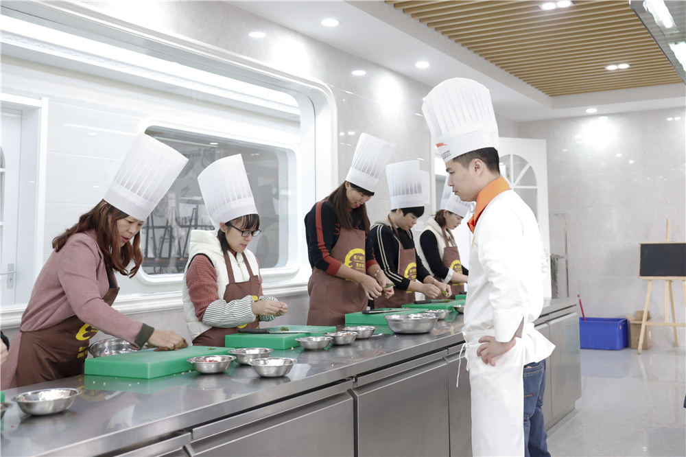 ������������ѧУ�ڶ��ڲ�����ѵ�����չ�