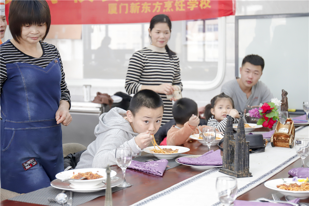 ������������ѧУ�ڶ��ڲ�����ѵ�����չ�