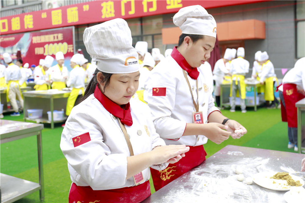 Ԫ���ڰ���Բ