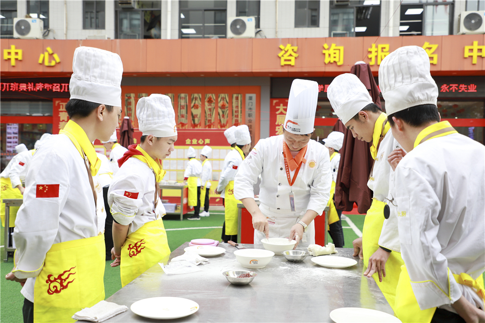 Ԫ���ڰ���Բ