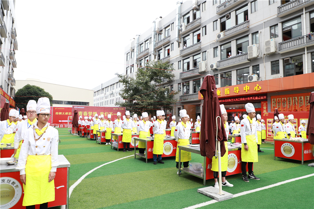 Ԫ���ڰ���Բ