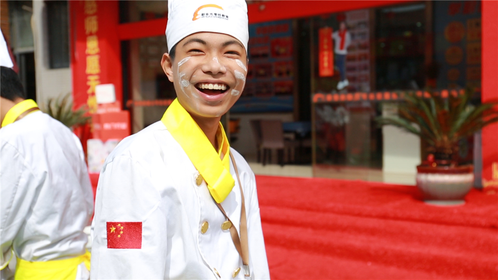 Ԫ���ڰ���Բ