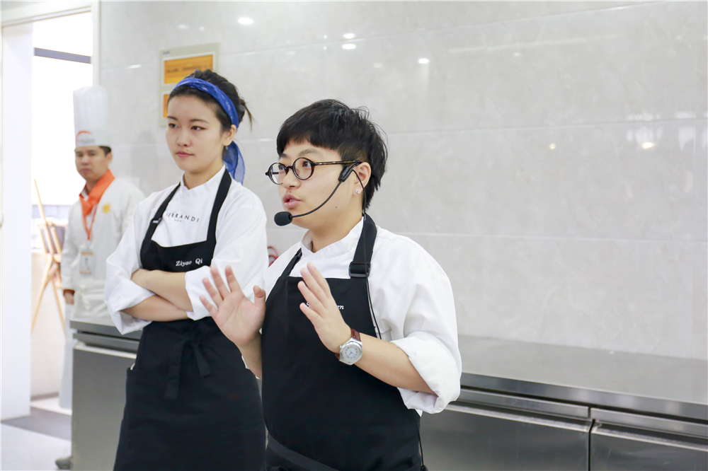 ����������У԰