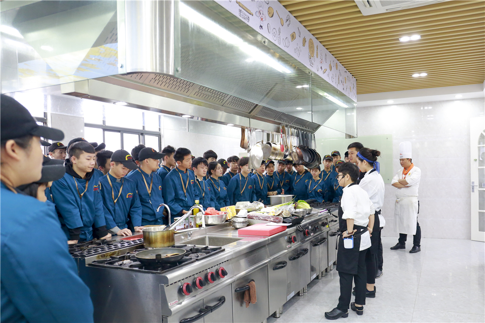 ����������У԰