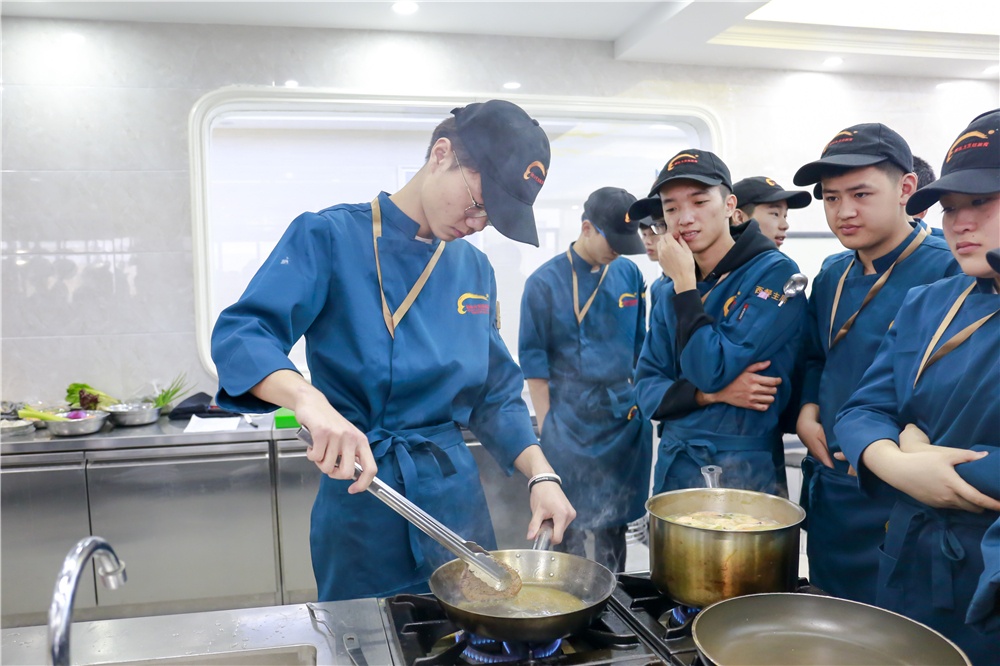 ����������У԰