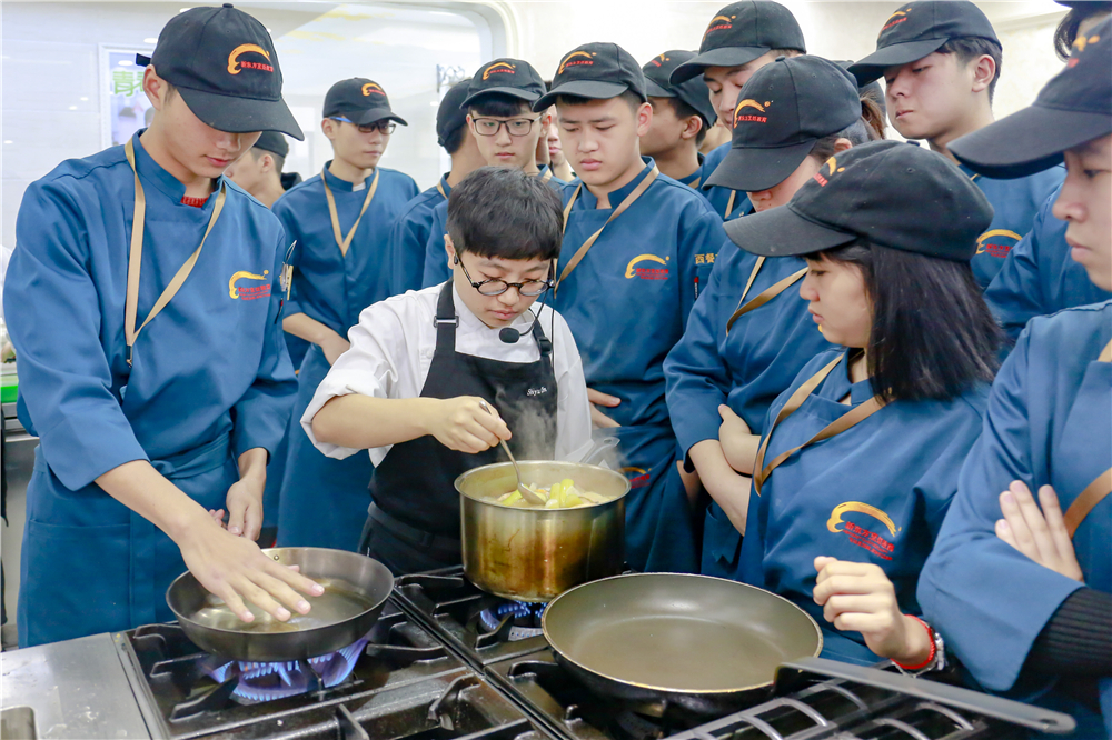 ����������У԰