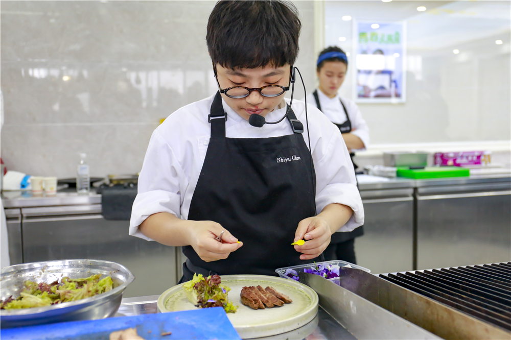 ����������У԰