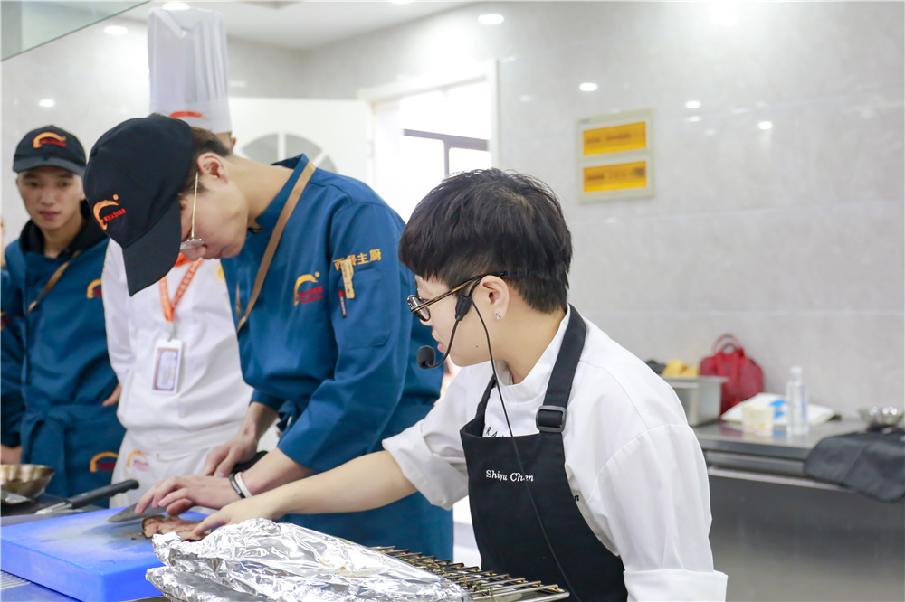 ����������У԰