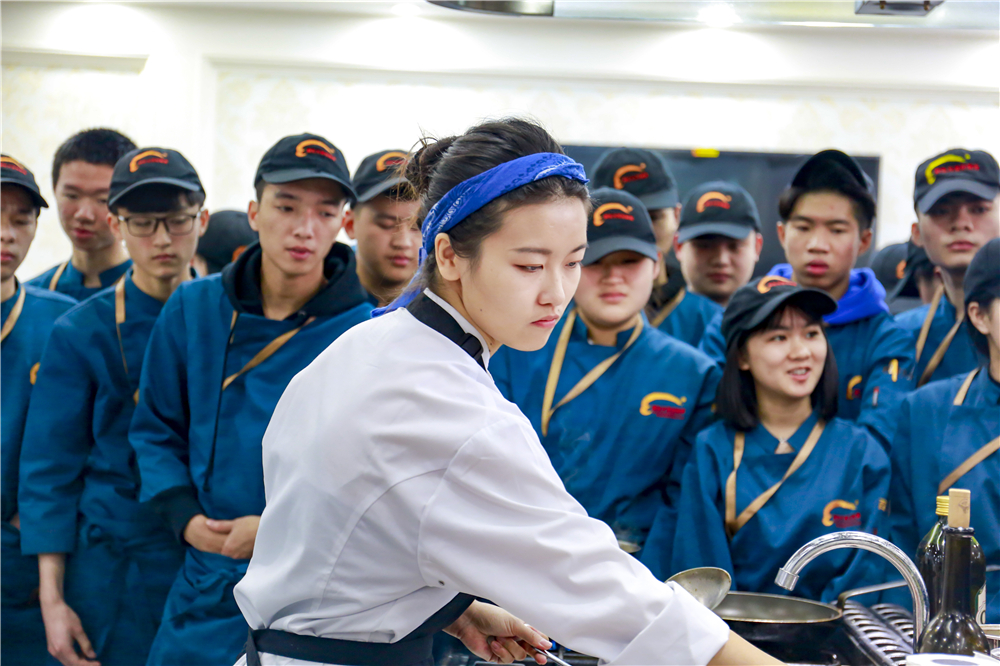 ����������У԰