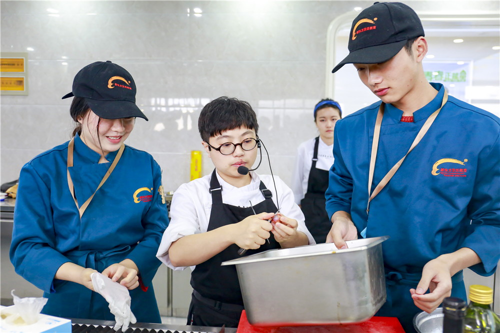 ����������У԰