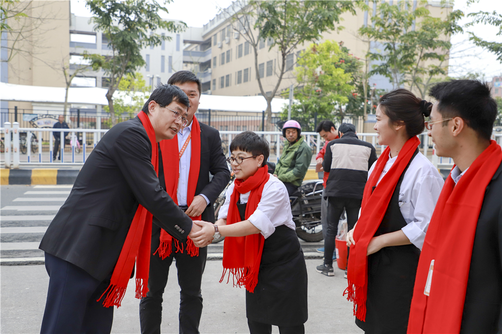 ����������У԰