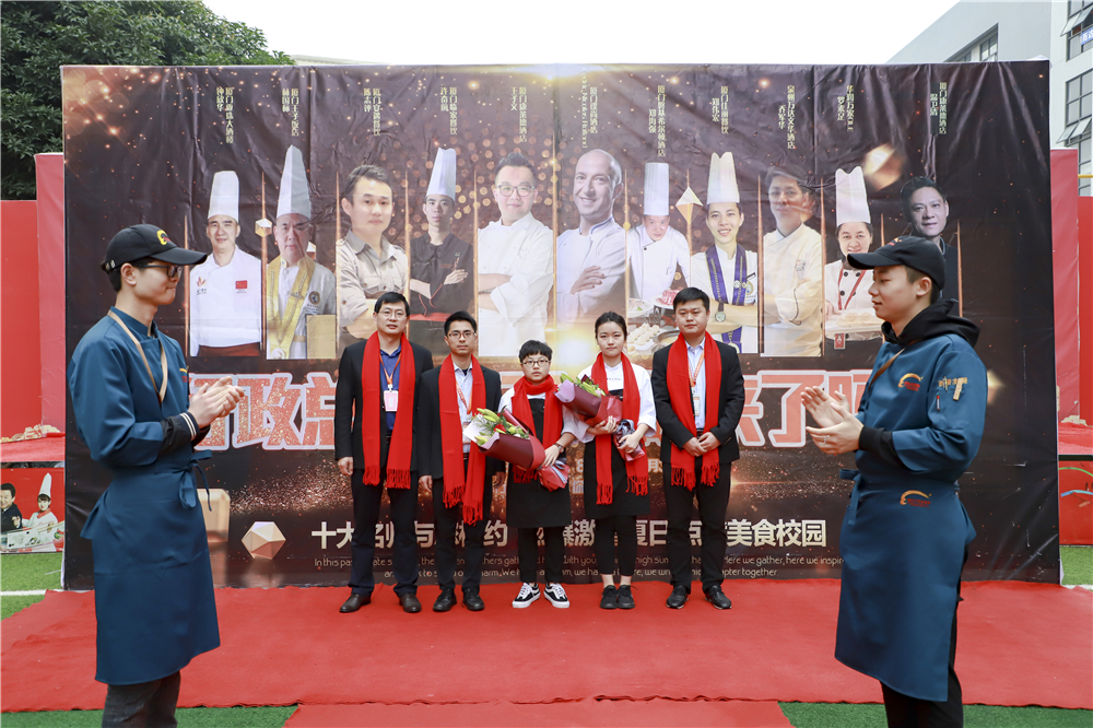 ����������У԰