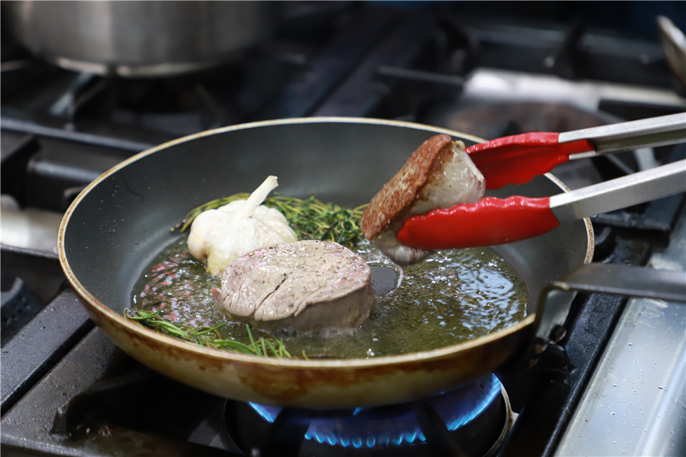 �����ܳ�Wayne leeӦ����У԰ Ϊ�����¶���ѧ���ڿ�