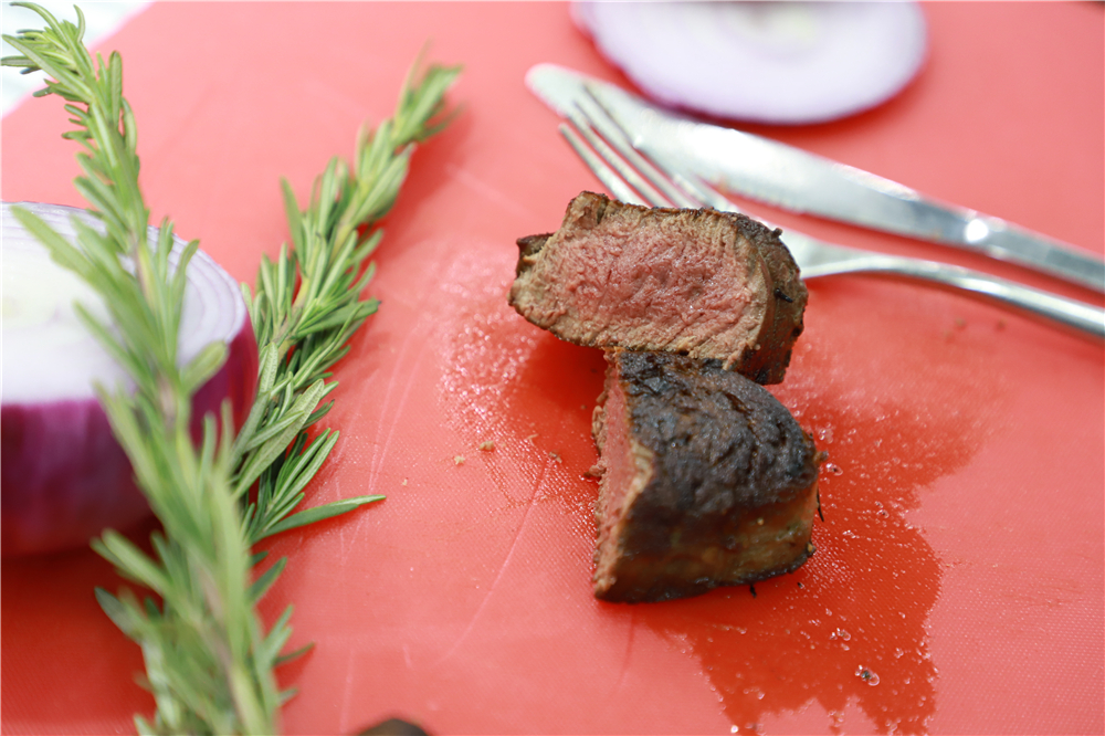 �����ܳ�Wayne leeӦ����У԰ Ϊ�����¶���ѧ���ڿ�