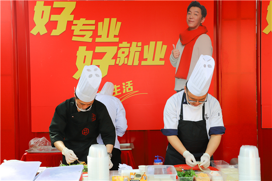 3��4����������У԰��ʳ�ڻ