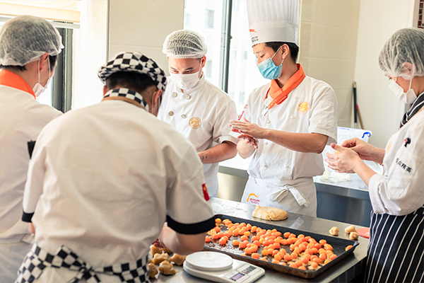 �����¶������ѧУ�±�����