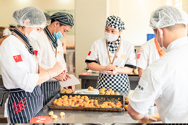 �����¶������ѧУ�±�����