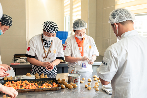 �����¶������ѧУ�±�����