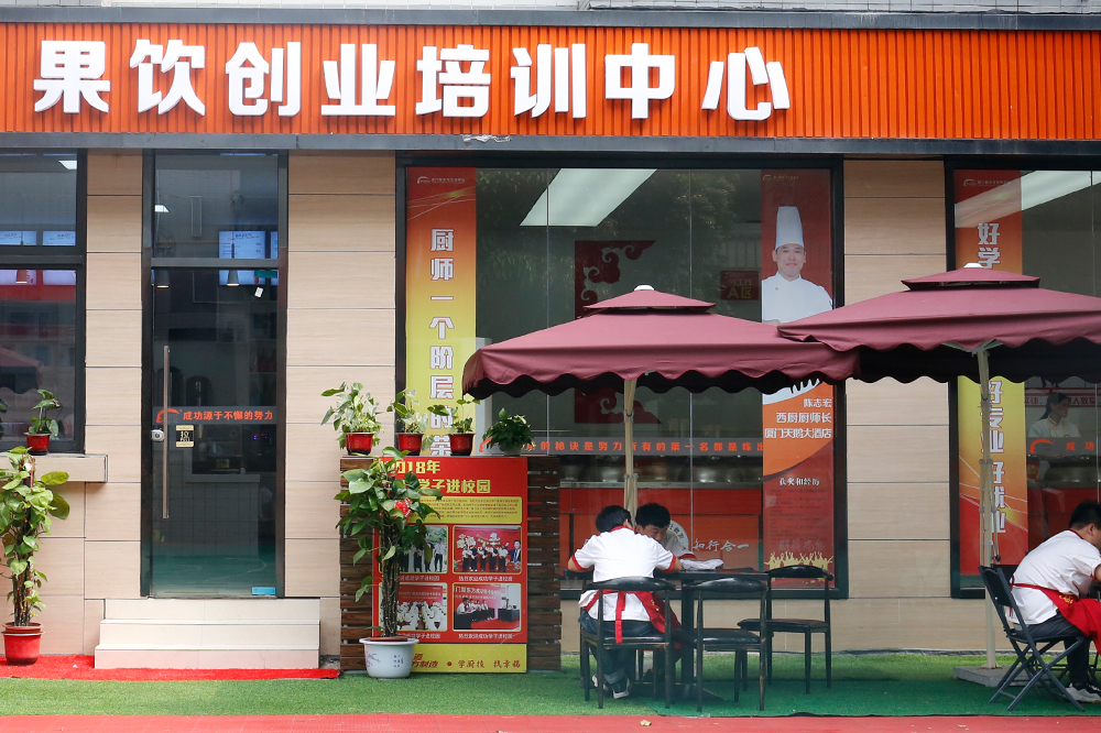 ��Ȼһ�µ�У԰