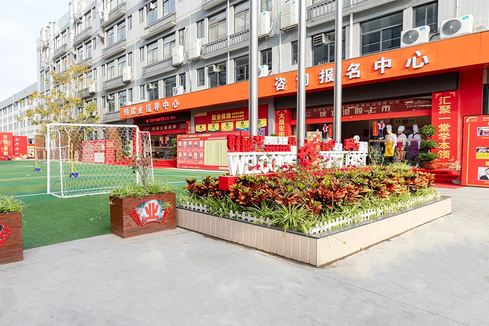 ��Ȼһ�µ�У԰