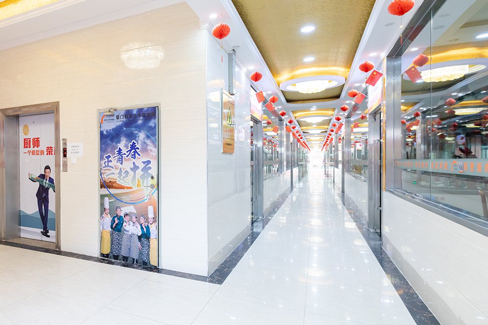 ��Ȼһ�µ�У԰