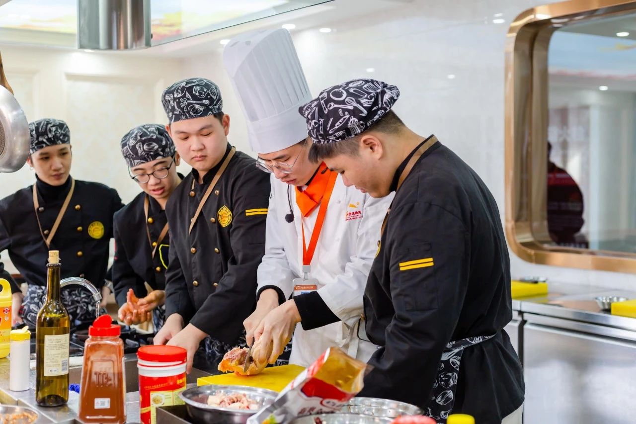 �����¶������ѧУ