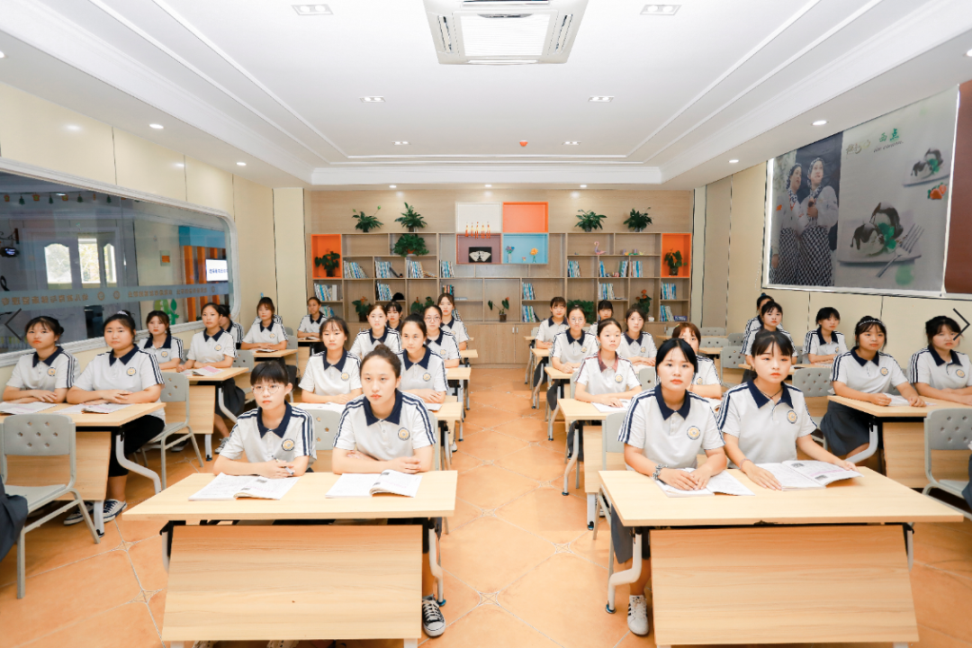  �˲�ȱ��300����ʦ�ķ�չǰ���㿴������