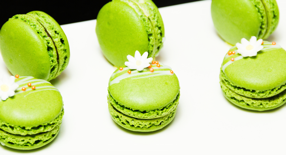 ��ɫ������