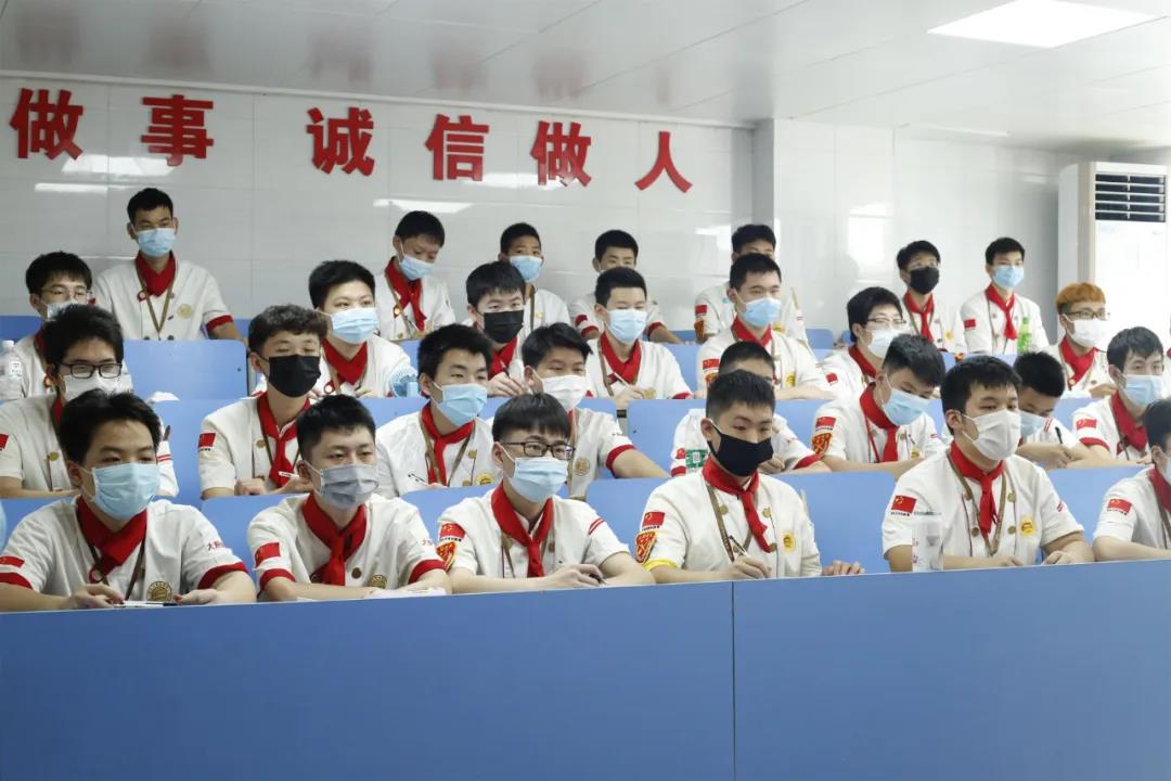 8�£��㻹��ѡѧУ����ʵ�����������ѡ��