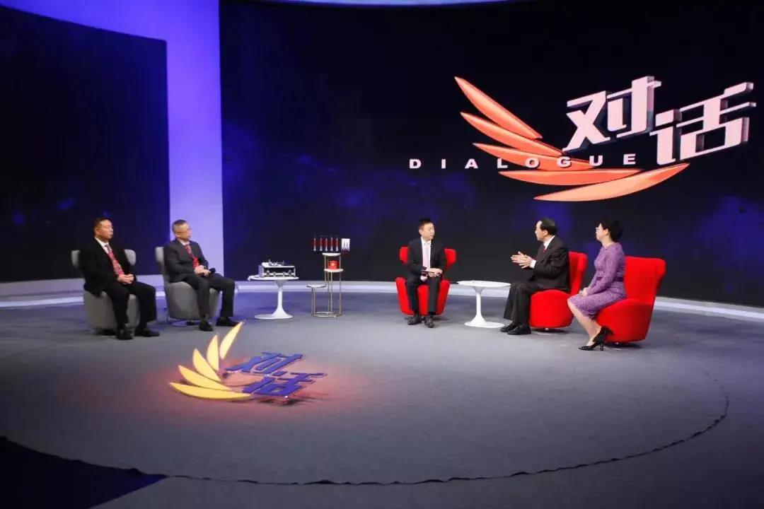 ���ӡ��Ի�����ְ�̺ͼ�У���ܵ������ϴ�ѧ�����С�����Ա����ҵ