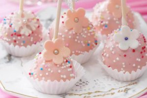 ��ɫ���ǵ���