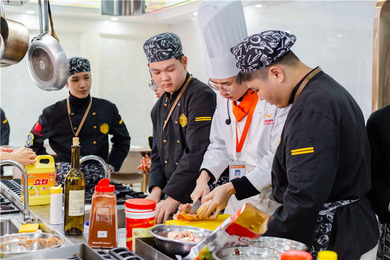 ѧ���ͣ����ո���ǰ;��