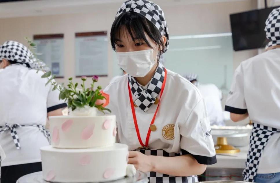 �µ�һ�꣬����һ��ѧ��һ���ˣ�